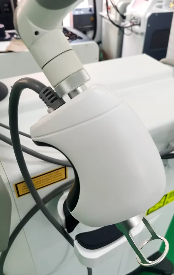 Mediswiss FRAxE 4D Erbium 2940 nm a YAG 1064 nm laser