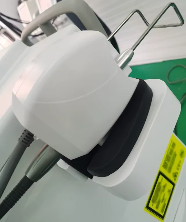 Mediswiss FRAxE 4D Erbium 2940 nm a YAG 1064 nm laser